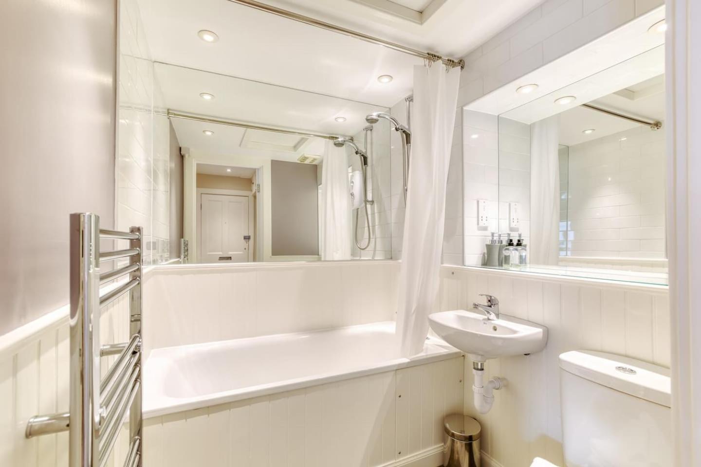 West Port - 2Br In The Heart Of The Old Town Just Off The Grassmarket EDI Exterior photo