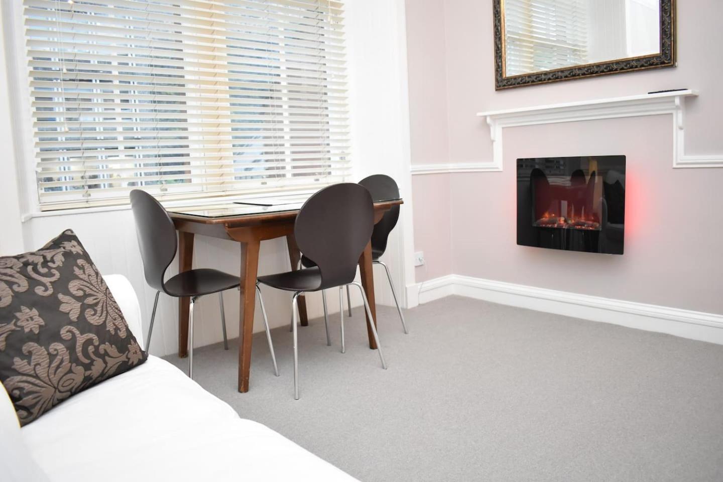 West Port - 2Br In The Heart Of The Old Town Just Off The Grassmarket EDI Exterior photo