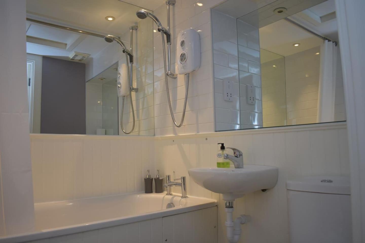 West Port - 2Br In The Heart Of The Old Town Just Off The Grassmarket EDI Exterior photo