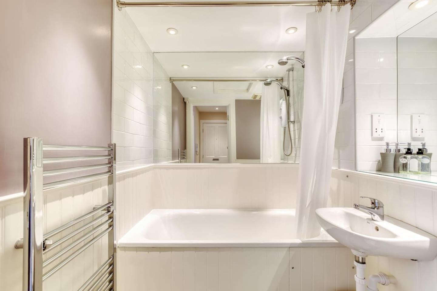 West Port - 2Br In The Heart Of The Old Town Just Off The Grassmarket EDI Exterior photo