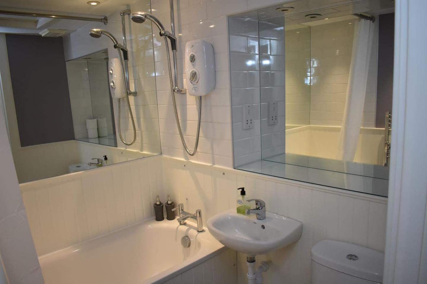 West Port - 2Br In The Heart Of The Old Town Just Off The Grassmarket EDI Exterior photo